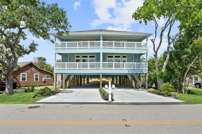 536 N Bayshore Dr, La Porte, TX 77571 for Sale