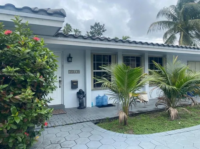 20130 Highland Lakes Blvd, Miami, FL 33179 - MLS A11347135 for Sale