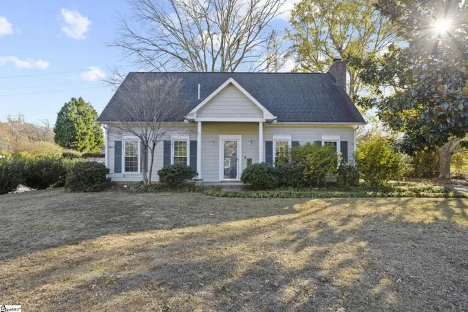102 CROWNDALE DR, Taylors, SC 29687 Single Family Residence For Sale  MLS# 1513912