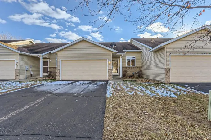 613 35th St W, Hastings, MN 55033 - MLS 6465626 for Sale