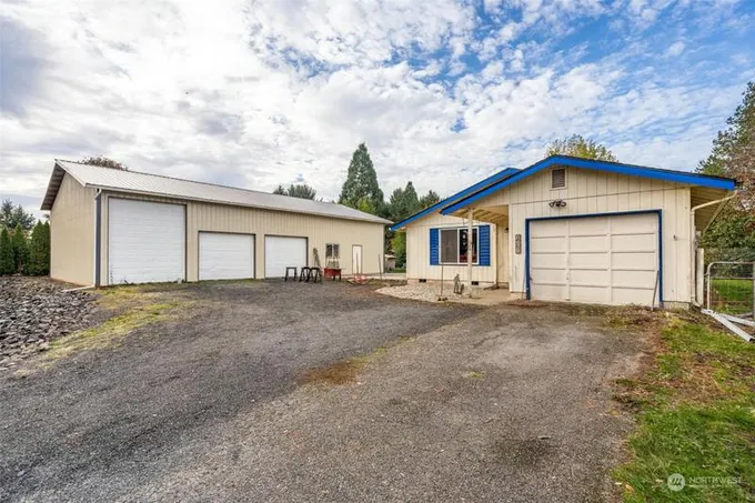 107 VALLEY MEADOWS DR, Chehalis, WA 98532 Single Family Residence For Sale  MLS# 2177062