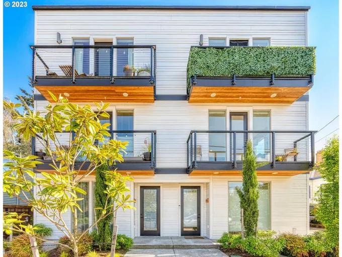 2050 N KILLINGSWORTH ST 8, Portland OR 97217 for Sale