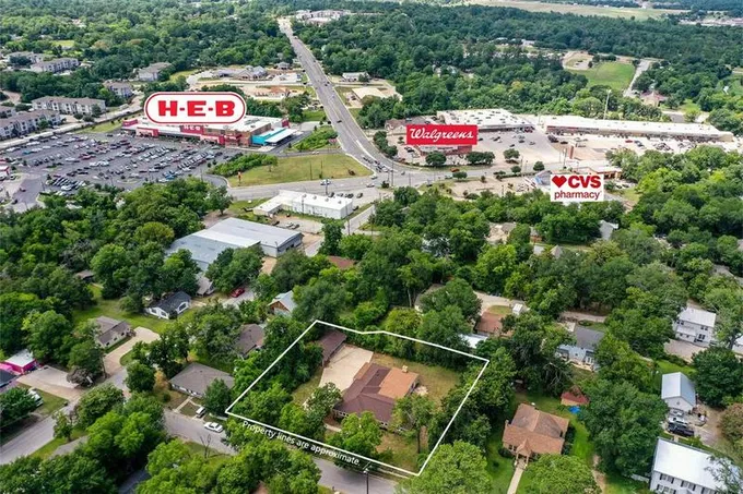 1614 14th St, HUNTSVILLE, TX 77340 for Sale
