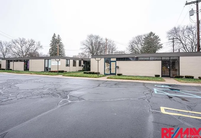 16975 Farmington Rd, Livonia, MI 48154 - MLS 20230003852 for Sale