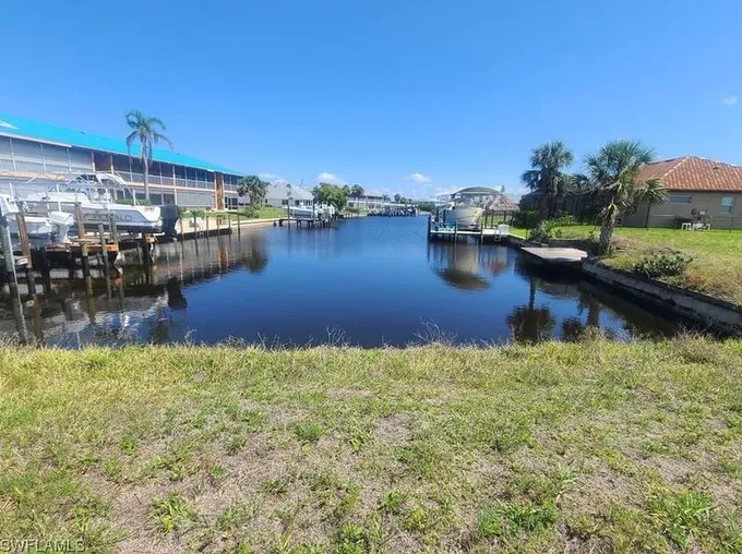 4558 SE 6th Ct, Cape Coral, FL 33904 - MLS 223031567 for Sale