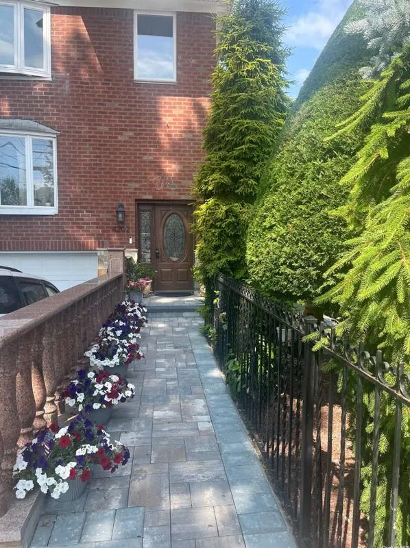 42-02 Marathon Pkwy, Little Neck, NY 11363 - MLS 3523067 for Rent
