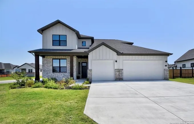 145 W Magnolia Circle, La Vernia, TX 78121 for Sale