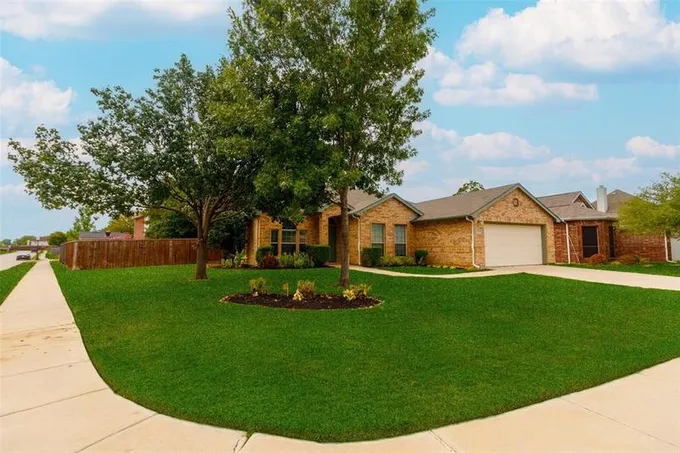 4312 Windy Meadow Dr, Corinth, TX 76208 for Sale