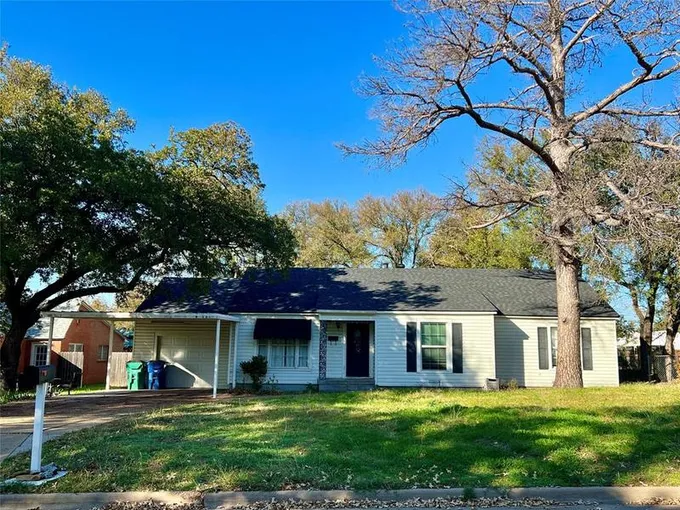 1331 3rd St, Graham, TX 76450 for Sale