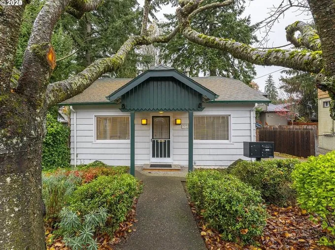 7435 SW Capitol Hwy, Portland, OR 97219 - MLS 22233590 for Sale