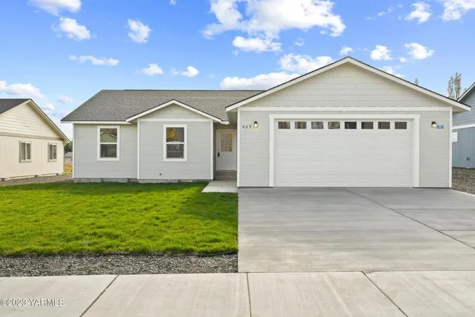 409 PEAR DR, Tieton, WA 98947 Single Family Residence For Sale  MLS# 23-2405