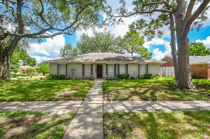 8822 Edgemoor Drive, Houston, TX 77036 for Sale