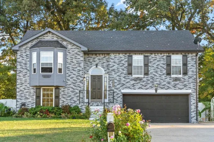 2390 DANBURY DR, Clarksville, TN 37042 Single Family Residence For Sale  MLS# 2583411