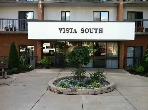 Vista South Apartments - 1116 S Mercer St - New Castle, PA Apartments for Rent