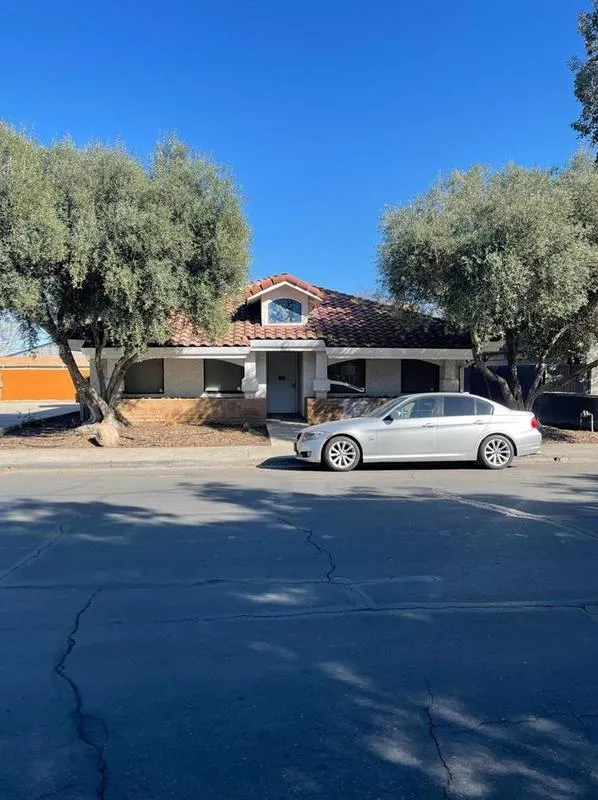 802 Iowa Ave, Los Banos, CA 93635 - MLS ML81948323 for Sale