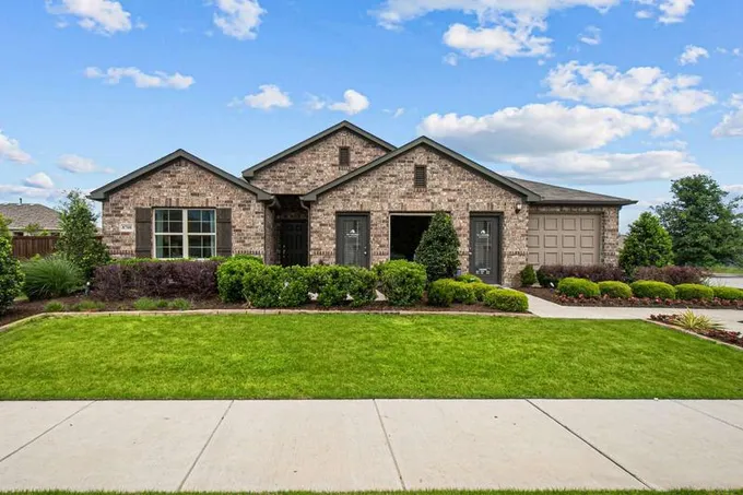 8904 Flying Eagle Lane, Fort Worth, TX 76131  614812167 for Sale