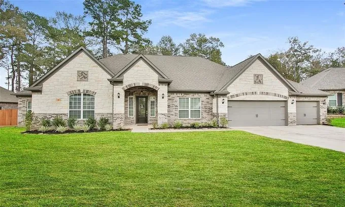 319 Hidden Bend Ct, Magnolia, TX 77354 for Sale