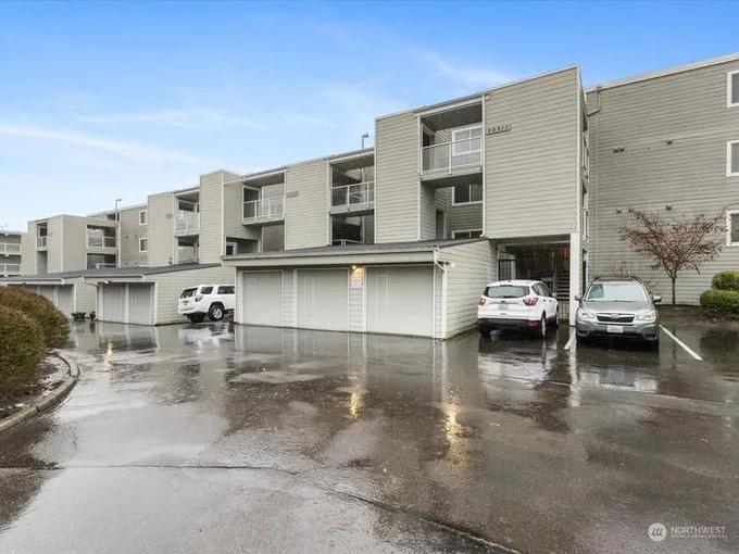 22211 6th Avenue S UNIT 104, Des Moines, WA 98198  MLS# 2191779 for Sale