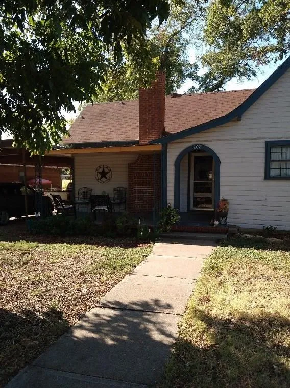 208 E 9th St, Coleman, TX 76834 - MLS 20429185 for Sale