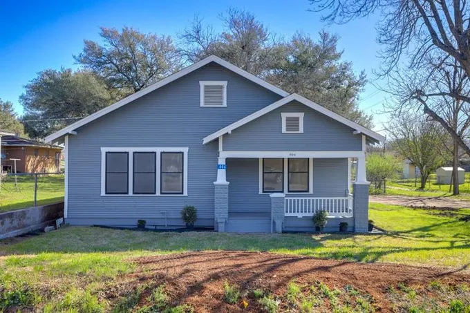 806 Lyons Ave, SCHULENBURG, TX 78956 for Sale
