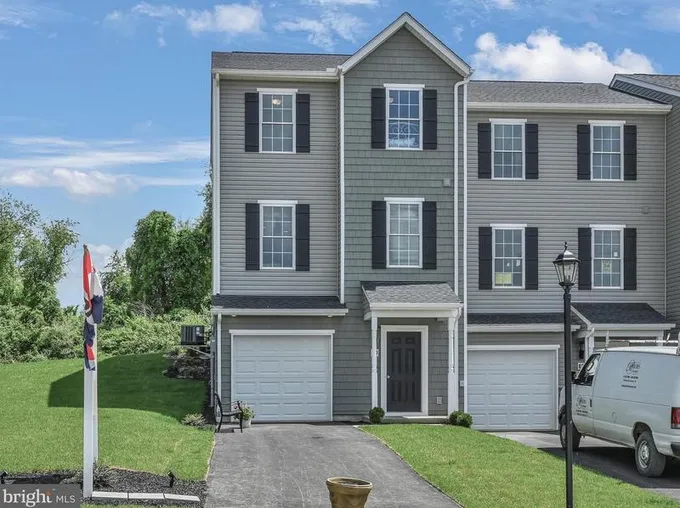 80 Holstein Dr #33, Hanover, PA 17331 - MLS PAYK2034668 for Sale