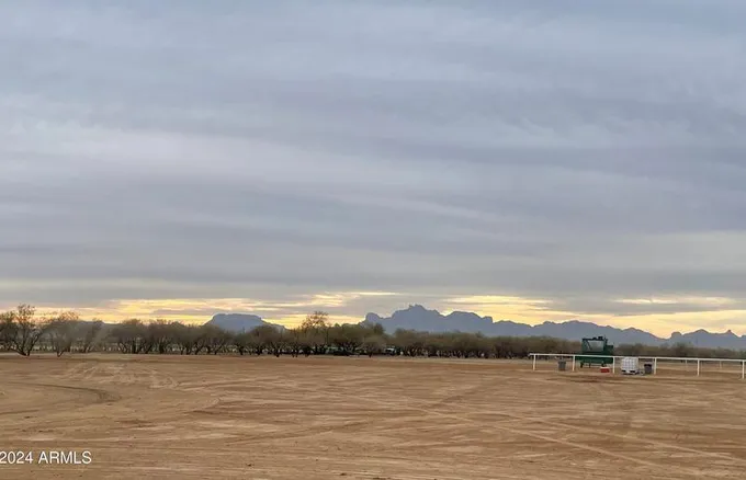 51106 W Courthouse Rd #141, Tonopah, AZ 85354 - MLS 6651384 for Sale