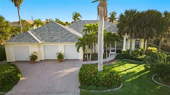 Cape Coral, Lee County, FL Lakefront Property, Waterfront Property, House for sale Property ID: 418389706