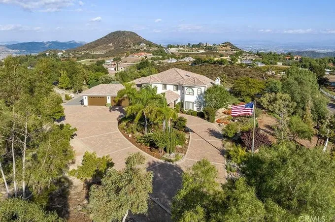 21100 Paseo Montana, Murrieta, CA 92562 - MLS SW23190843 for Sale