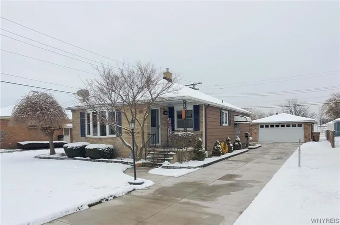31 Nandale Dr, Cheektowaga, NY 14227  MLS# B1516232 for Sale