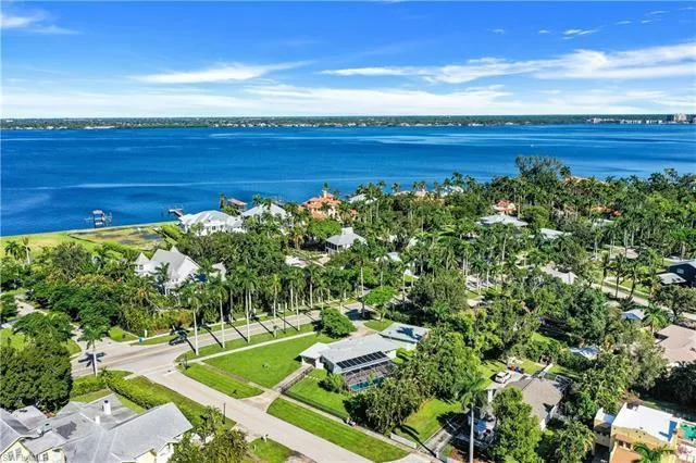 2741 MCGREGOR BLVD, FORT MYERS, FL 33901 Single Family Residence For Sale  MLS# 223069231