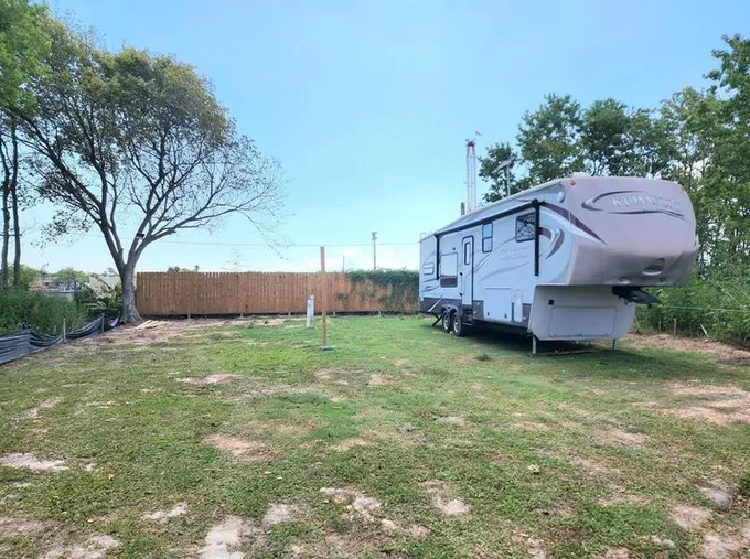 715 9th St, San Leon, TX 77539 - MLS 17031709 for Sale