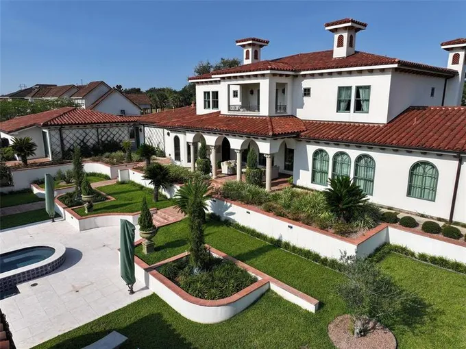208 Creekridge Dr, Victoria, TX 77904 for Sale