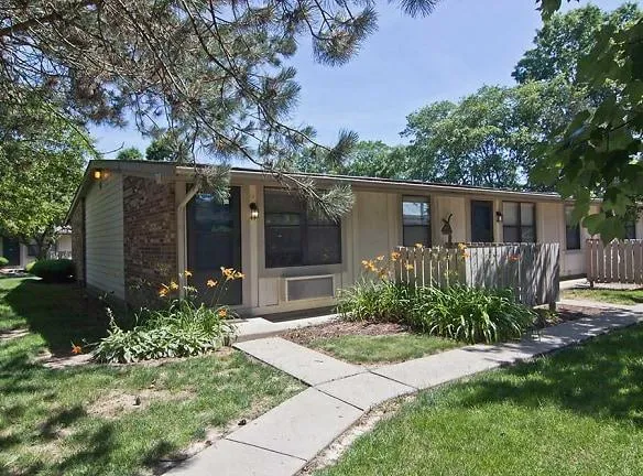 Ten56 Apartments - 1056 Mindy Ln - Wooster, OH Apartments for Rent