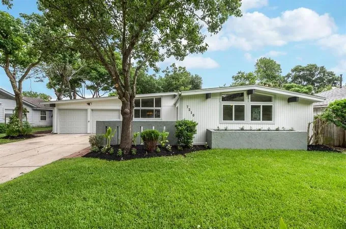 7210 Edgemoor Drive, Houston, TX 77074 for Sale