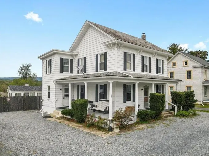 2916 N Delaware Dr, Upper Mt Bethel Twp, PA 18343 - MLS 725013 for Sale