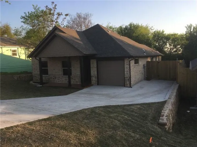 2207 23rd St, Fort Worth, TX 76164 for Sale