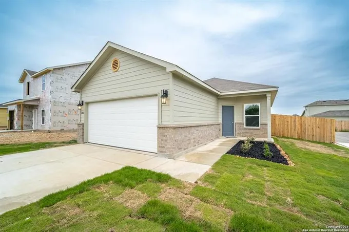 2030 BIGMOUTH ROD, San Antonio, TX 78224-3223 for Sale