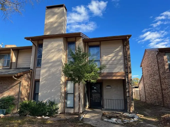 2717 Westgate Dr, Arlington, TX 76015 for Rent