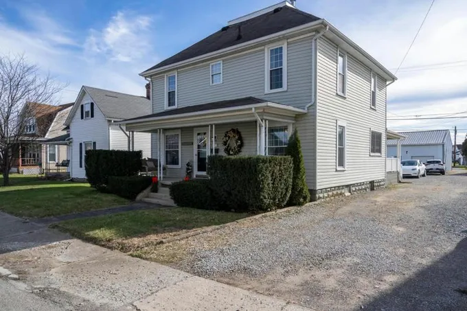 813 CLINTON AVE, Washington Court House, OH 43160 Single Family Residence For Sale  MLS# 223040168 for Rent