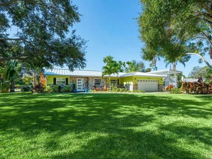 7472 BROUGHTON ST, SARASOTA, FL 34243 Single Family Residence For Sale  MLS# A4588266