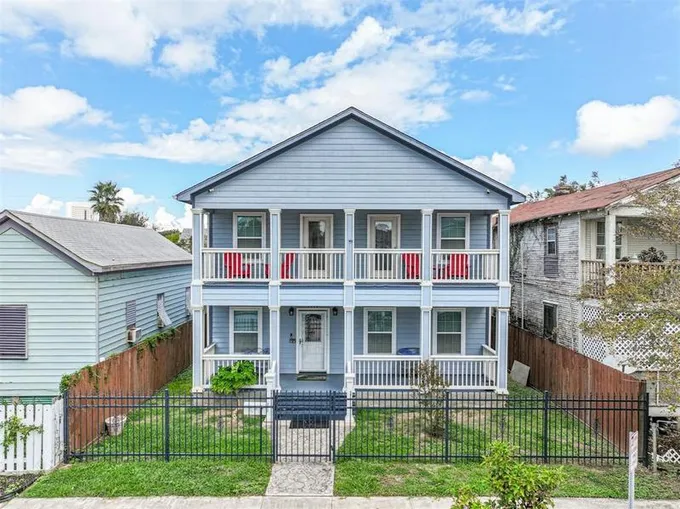 1418 Avenue M 1/2, Galveston, TX 77550 for Sale