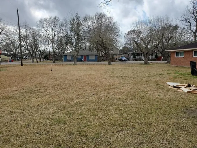 702 Cedar Ave, League City, TX 77573 for Sale