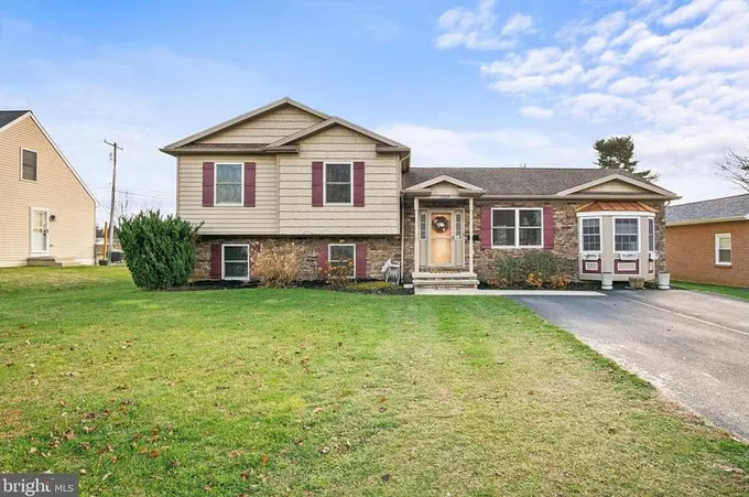 17325 Diane Dr, Hagerstown, MD 21740 - MLS MDWA2019232 for Sale