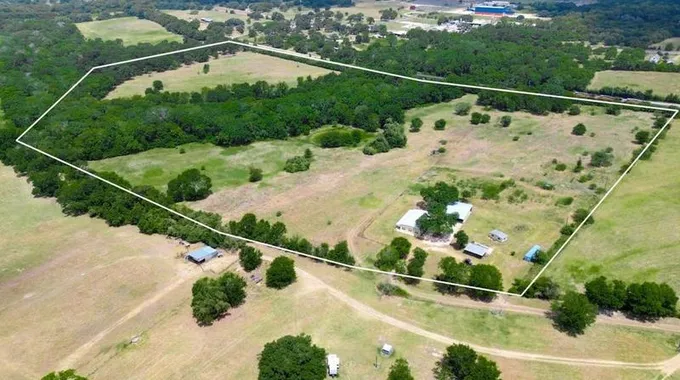 1601 Babylon Ln, Schulenburg, TX 78956 - MLS 64877294 for Sale