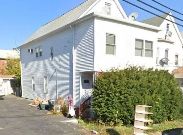 125 Knickerbocker Ave - Paterson, NJ 07503 - Home For Rent