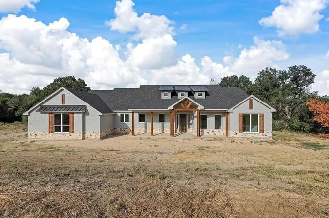 600 Drury Ct, Springtown, TX 76082 - MLS 20381469 for Sale