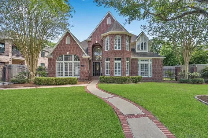 4919 Linden St, Bellaire, TX 77401 for Sale
