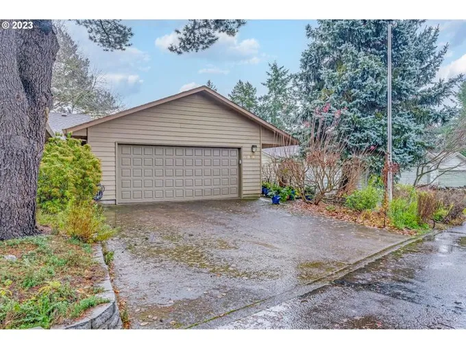 1114 NW SPRINGWOOD LN, Mc Minnville OR 97128 for Sale