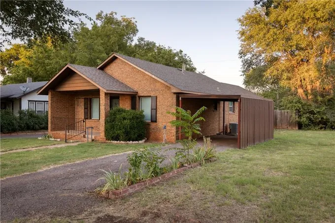 422 N Washington Ave, Elk City, OK 73644  MLS# 1055144 for Sale