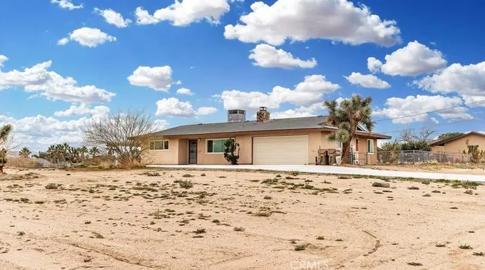 11511 Hawthorne Ave, Hesperia, CA 92345 - MLS CV24008768 for Sale